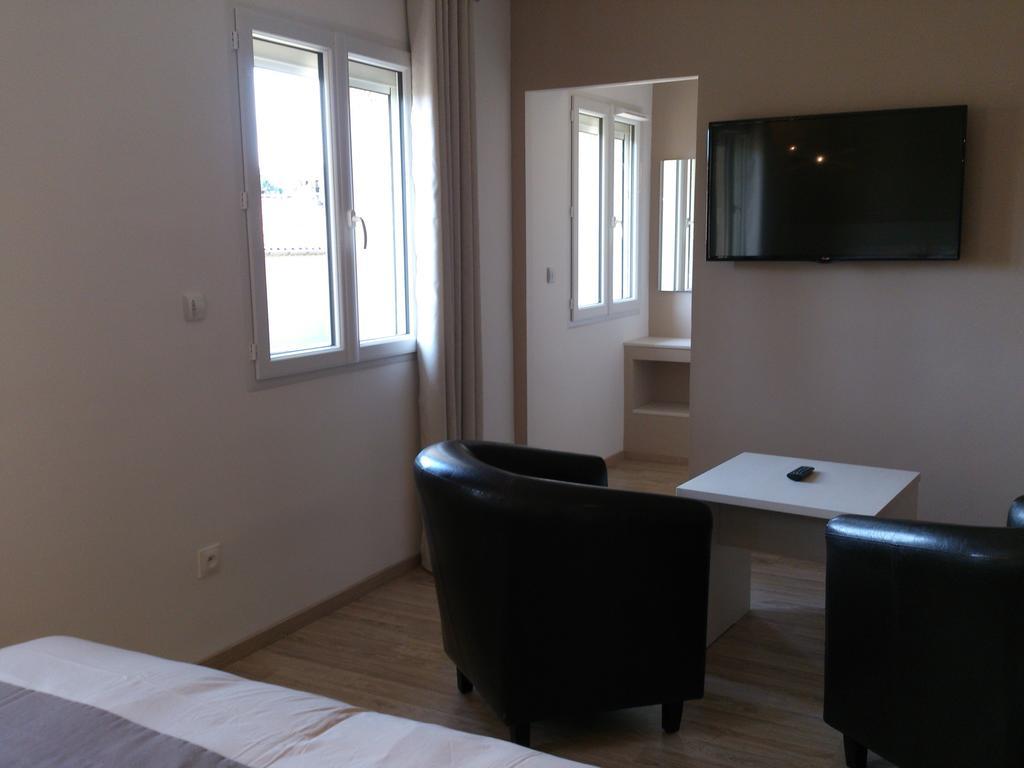 Hotel Les Petits Oreillers Saint-Martin-d'Ardeche Room photo